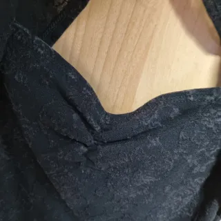 Blusa negra encaje manga corta
