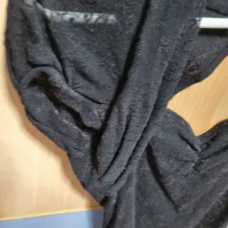 Blusa negra encaje manga corta