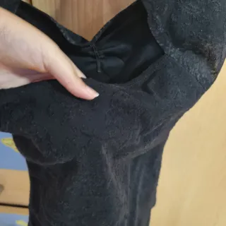 Blusa negra encaje manga corta