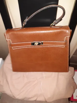 Bolso marrón tipo cartera