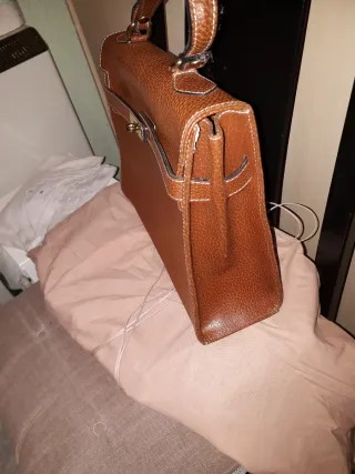 Bolso marrón tipo cartera