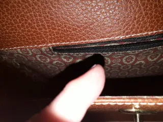 Bolso marrón tipo cartera