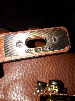 Bolso marrón tipo cartera