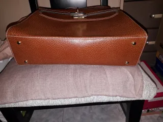 Bolso marrón tipo cartera