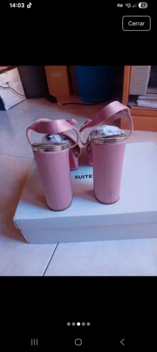 Sandalias de tacón rosa y dorado