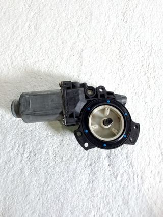 MOTOR ELEVALUNAS DELANTERO DERECHO KIA SPORTAGE III (SL)