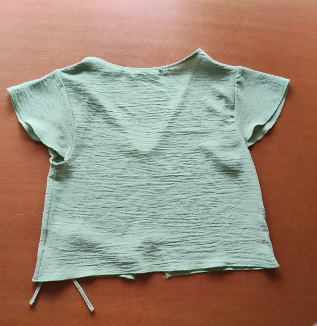 Blusa subdued verde con textura