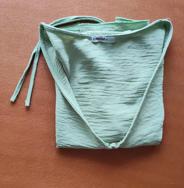 Blusa subdued verde con textura