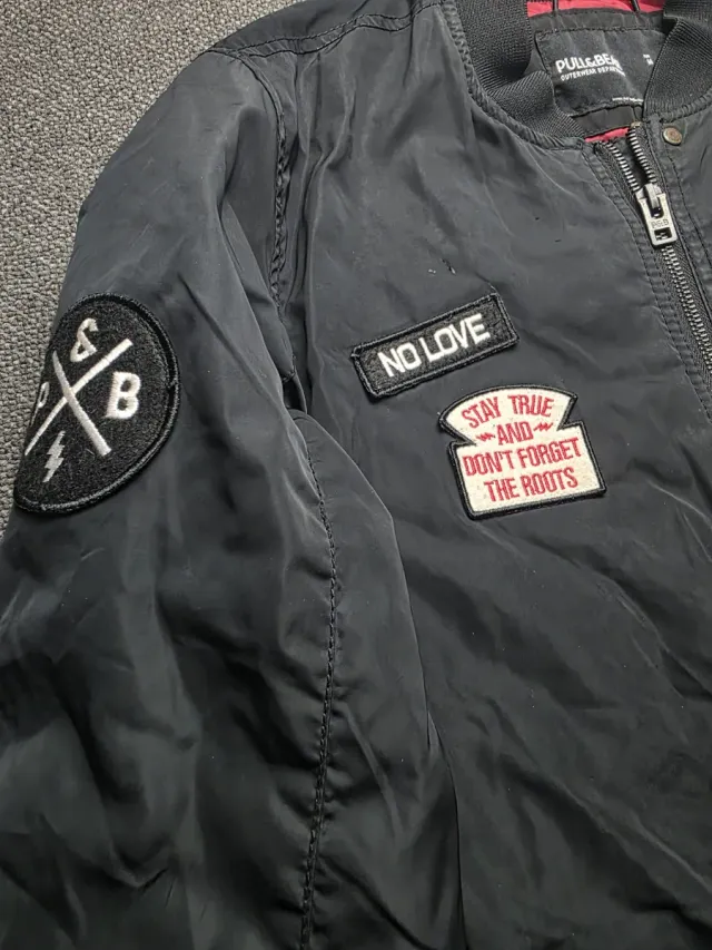 Chaqueta Bomber Pull and Bear Negra