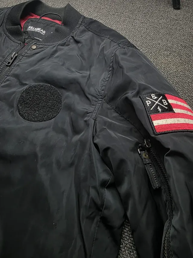 Chaqueta Bomber Pull and Bear Negra