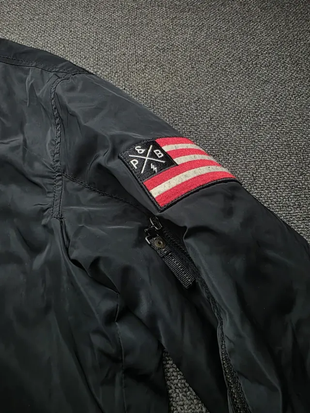 Chaqueta Bomber Pull and Bear Negra