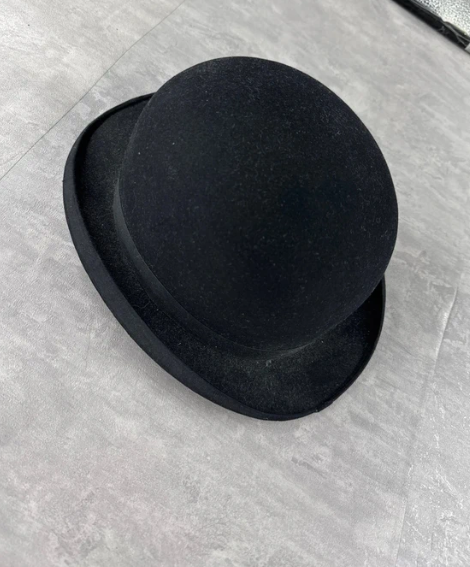 Cappello elegante nero