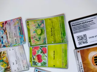 Lotto carte Pokémon Glaceon e altri