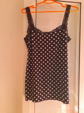 Camiseta tirantes lunares encaje