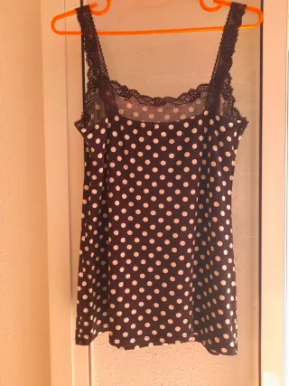 Camiseta tirantes lunares encaje