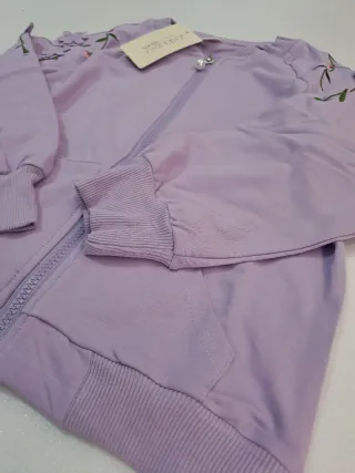 Completo bambina lilla con dettagli a fiori