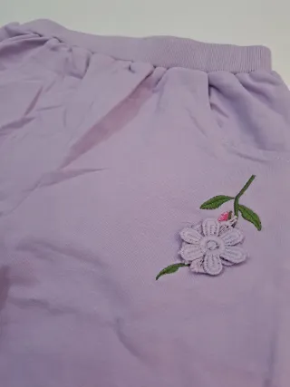 Completo bambina lilla con dettagli a fiori