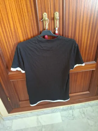 Camiseta Puma Negra con Detalles Blancos