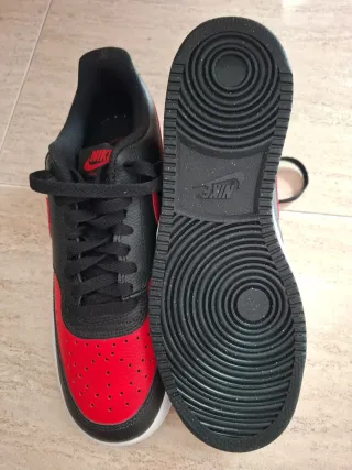 Nike Deportivas Negras y Rojas