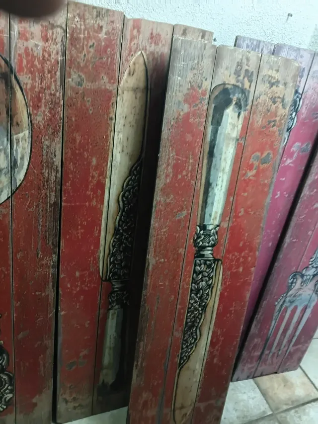 Quadri rustici in legno con cucchiai