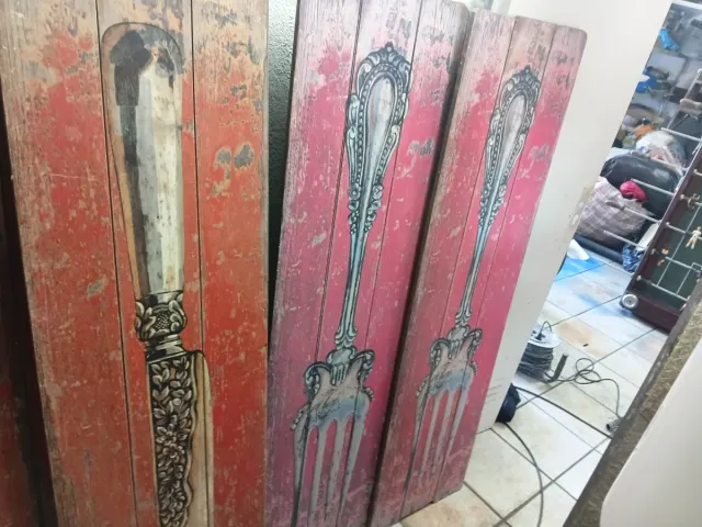 Quadri rustici in legno con cucchiai