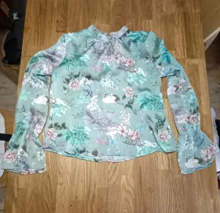 Blusa Viscosa Estampada Flores y Cisnes