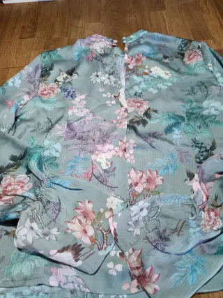 Blusa Viscosa Estampada Flores y Cisnes