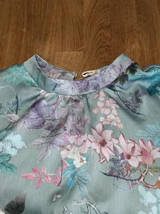 Blusa Viscosa Estampada Flores y Cisnes