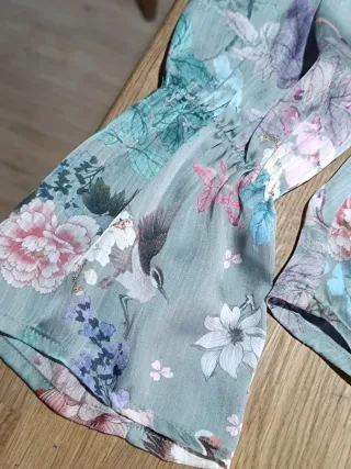 Blusa Viscosa Estampada Flores y Cisnes