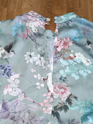 Blusa Viscosa Estampada Flores y Cisnes