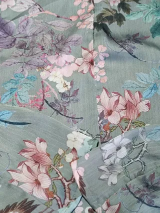 Blusa Viscosa Estampada Flores y Cisnes