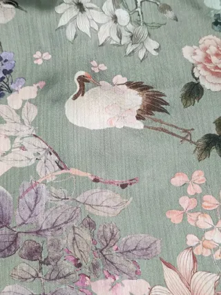 Blusa Viscosa Estampada Flores y Cisnes