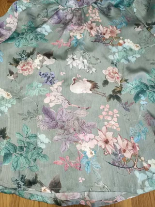 Blusa Viscosa Estampada Flores y Cisnes