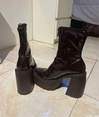 Botas Bershka charol tacón plataforma
