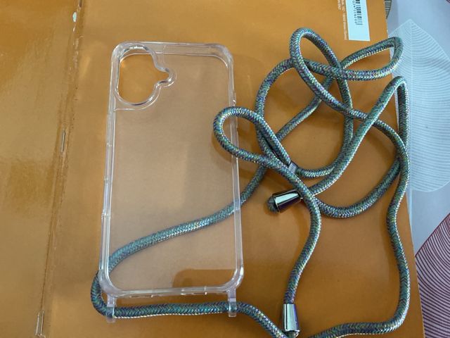 Capa transparente para iPhone 16 com corda