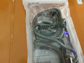 Funda iPhone 16 Transparente con Cuerda