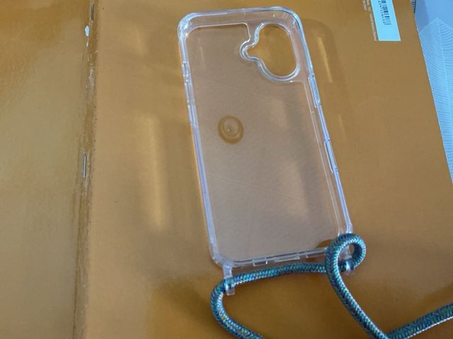 Capa transparente para iPhone 16 com corda