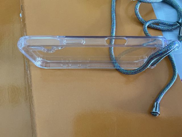 Capa transparente para iPhone 16 com corda