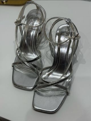 Sandalias de tacón plateadas