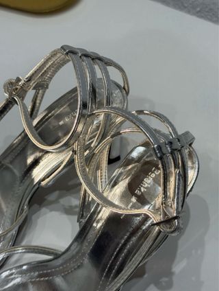 Sandalias de tacón plateadas