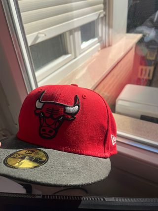 Gorra New Era Chicago Bulls Roja y Negra