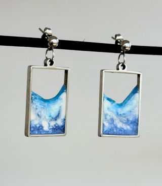 Pendientes rectangulares azules y plateados