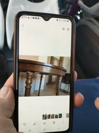 Mesa de salón redonda de madera extensible