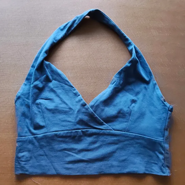 Top subdued Halter Azul