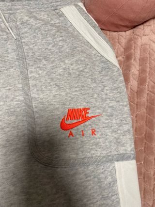 Pantalón chándal Nike gris y blanco