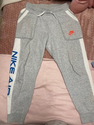 Pantalón chándal Nike gris y blanco