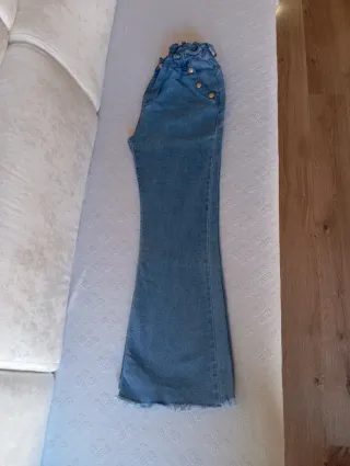 Pantalones vaqueros acampanados