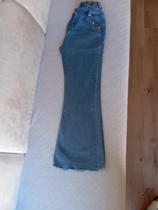 Pantalones vaqueros acampanados