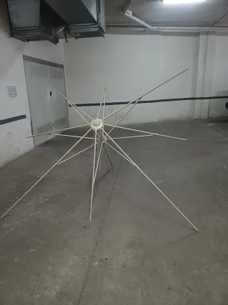 Estructura sombrilla plegable