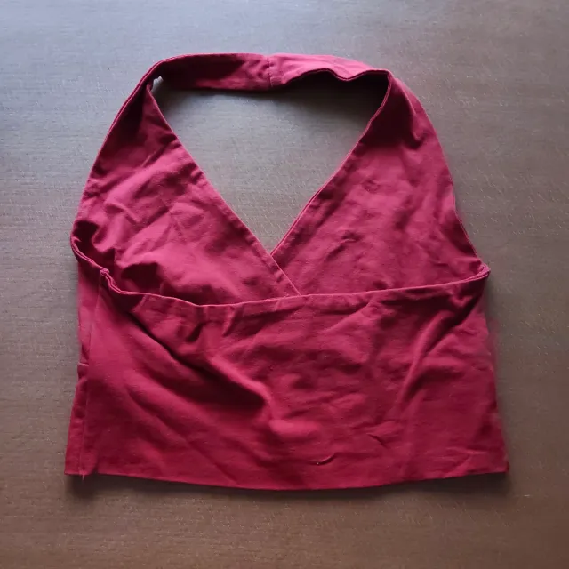 Top subdued halter rojo